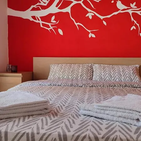 Isabella Modern Flat Center *