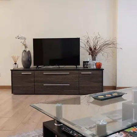 Isabella Modern Flat Center *